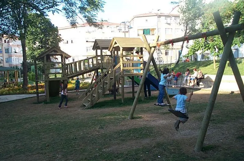 TBT PARK 004 -WOOD PLAYGROUND